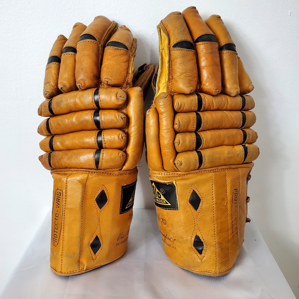 VINTAGE 70'sGenuine Leather Hockey Gloves